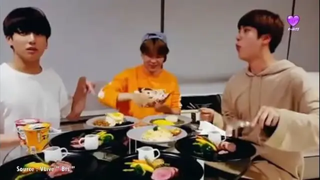 Jungkook BTS terlihat sedang makan bersama dengan kedua temannya Jin dan Jimin.