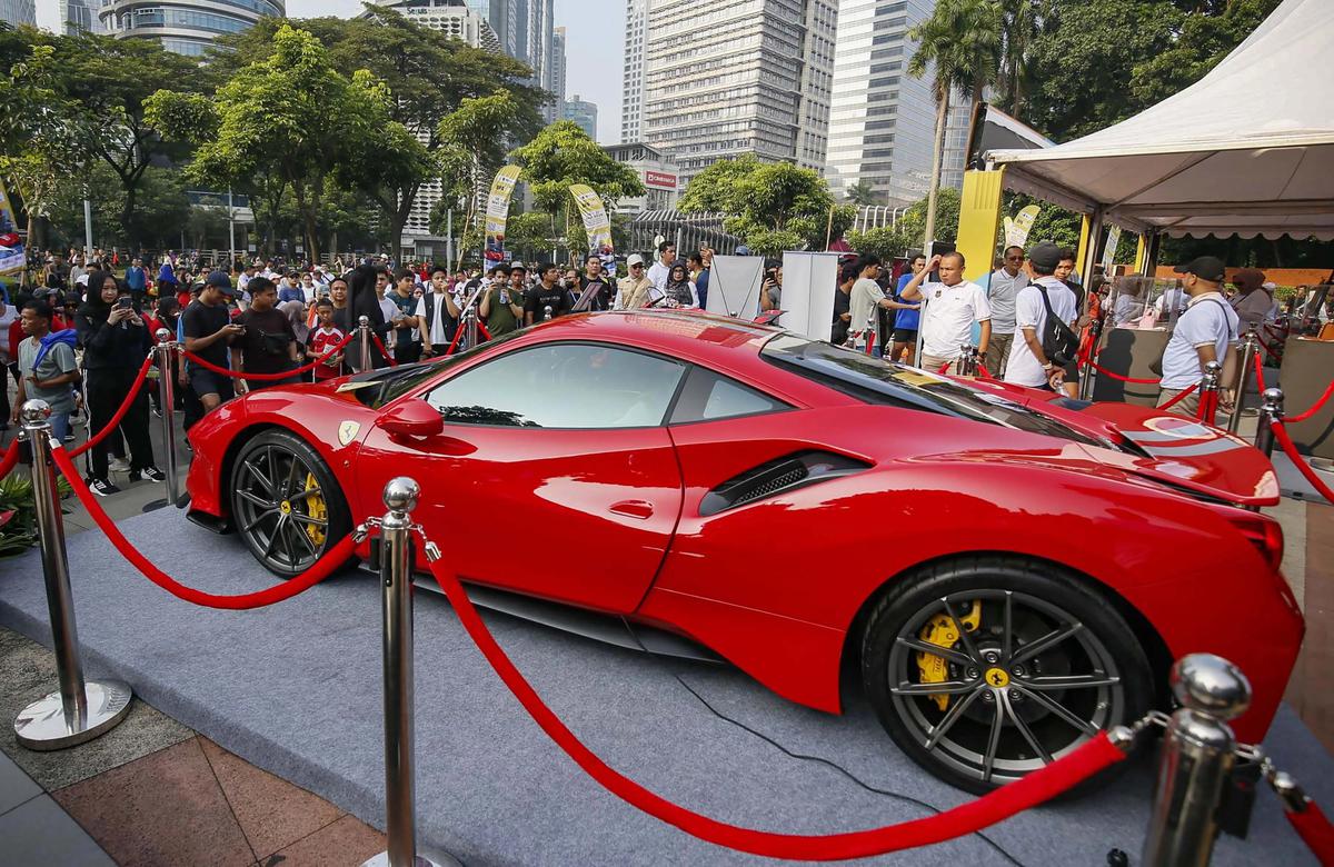 DFOTO: Dari Ferrari Ducati Hingga Tas Mewah Dipamerkan untuk Dilelang di CFD Sudirman