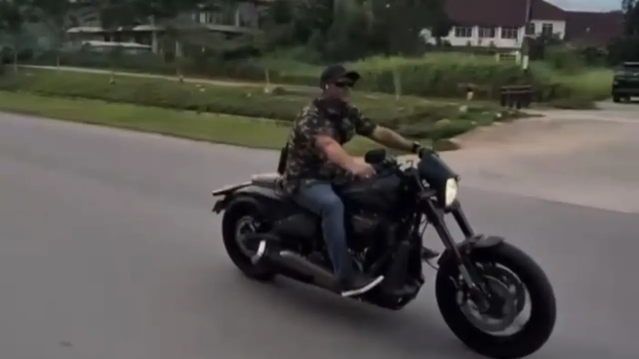 Viral Ketua DPRD Kepri Naik Harley Tidak Pakai Helm