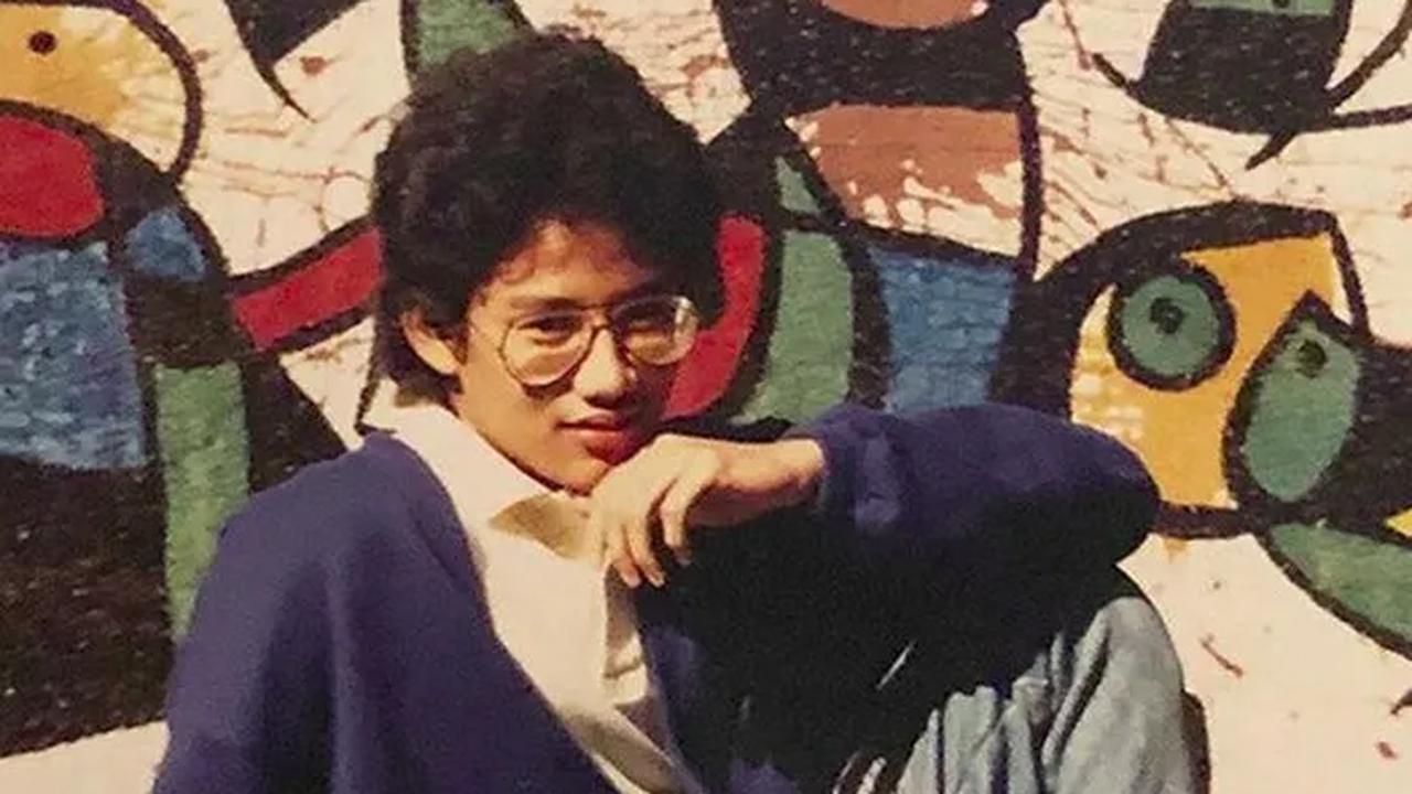 "Tahun lalu kita bisa ciptakan 1,1 juta lapangan kerja dan secara kumulatif dalam 4 tahun insyaallah target 4,4 juta lapangan pekerjaan bisa kita capai," kata Sandi.