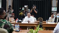 Menteri Kesehatan RI Terawan Agus Putranto melakukan pertemuan dengan KASAD dan WAKA POLRI pada 19 Oktober 2020. (Kementerian Kesehatan RI)
