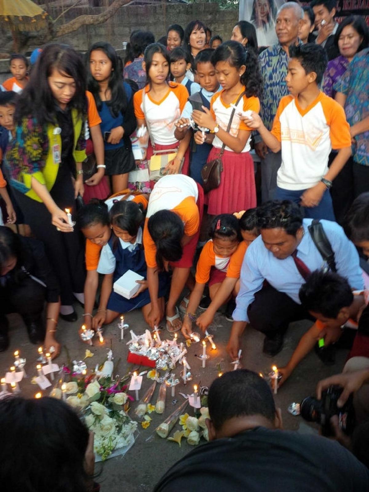 Doa bersama ratusan siswa SD kenang 100 hari kepergian Angeline