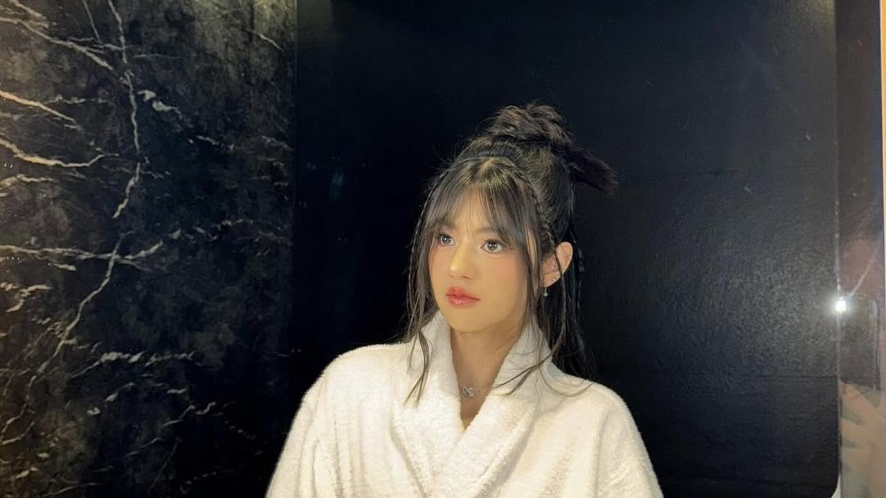 Potret Vonny Felicia YouTuber Cantik dengan Outfit Putih yang Bikin Makin Bening dan Klepek-Klepek
