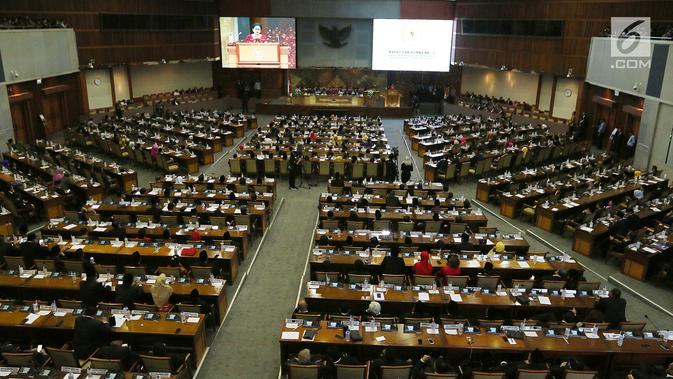 Suasana Rapat Paripurna ke-2 di Kompleks Parlemen, Jakarta, Selasa (1/10/2019). Rapat menetapkan Puan Maharani sebagai Ketua DPR dengan wakilnya Aziz Syamsuddin, Sufmi Dasco Ahmad, Rachmat Gobel, dan Muhaimin Iskandar. (Liputan6.com/JohanTallo)