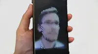 Teknologi layar lentur dengan kemampuan menghasilkan gambar hologram yang berasal dari Queen University (sumber: engadget.com)