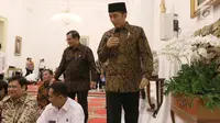 Presiden Joko Widodo bersiap mendengarkan ceramah oleh Ketua MUI Maruf Amin di Istana Bogor, Senin (29/5). Usai menjalankan rapat kabinet paripurna Presiden dan Wapres melakukan buka puasa bersma. (Liputan6.com/Angga Yuniar)