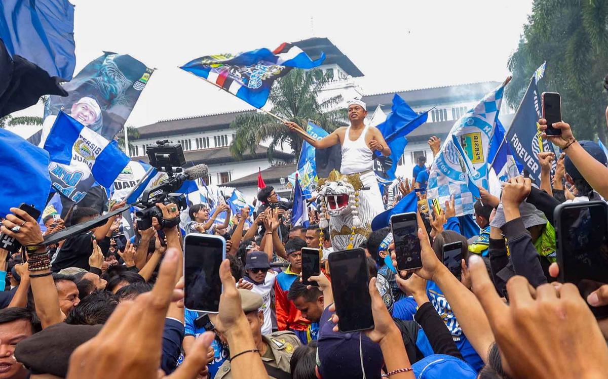 FOTO: Rbuan Boboh Iringi Pawai Persib Bandung
