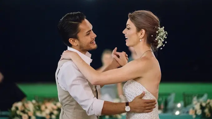 [Fimela] Randy Pangalila dan Istri