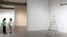 Belum lama ini, museum itu harus menyembunyikan lebih banyak karya seni karena mengkhawatirkan serangan pembalasan Iran. (Oren ZIV / AFP)