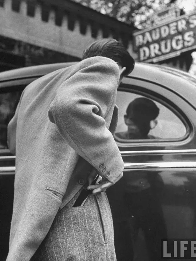 [Bintang] Tak Cuma Berpesta, Ini 12 Foto Aktivitas Para Cowok Amerika Tahun 1940-an