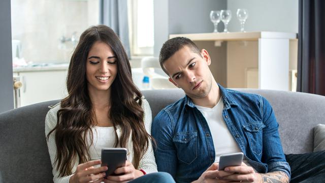 Wanita selingkuh (iStockphoto)