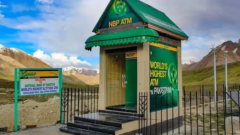 ATM NBP di Pegunungan Karakoram, Pakistan. (Unofficial Skardu/Facebook)