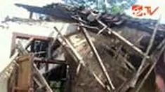 Tiga ruang kelas SDN Maruyungsari IV, Ciamis, Jabar, roboh. Selain karena diguyur hujan deras, robohnya ruang kelas juga disebabkan kondisi gedung sekolah sudah tua dan tiang penyangganya telah lapuk. 