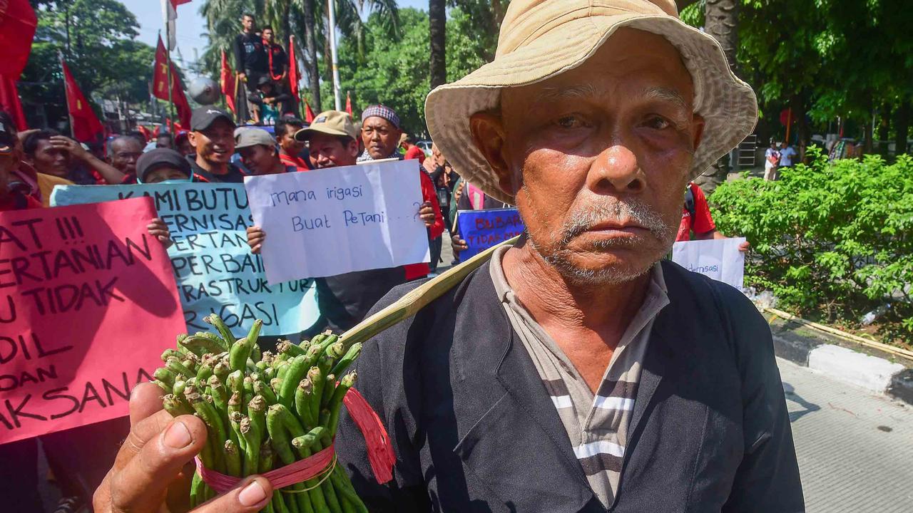 FOTO: Hari Tani Nasional, Petani Indramayu Tuntut Perbaikan Irigasi dan Modernisasi Pertanian