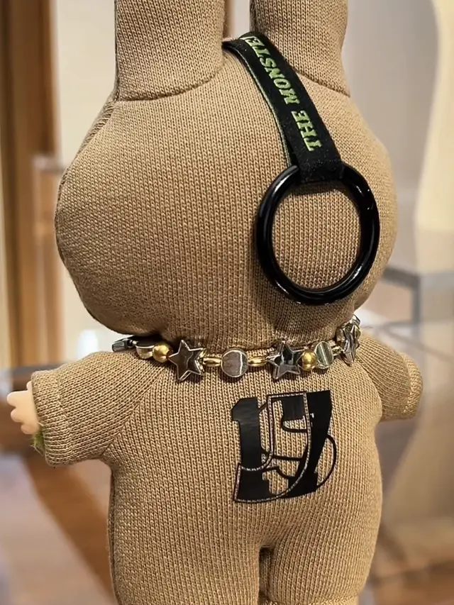 Labubu Seventeen x Sacai. Dok.  @joopiterofficial