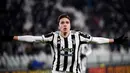 Federico Chiesa. Sayap kanan Italia berusia 24 tahun ini telah 2 musim memperkuat Juventus sejak awal musim 2020/2021 dengan status pinjaman dari Fiorentina. Akhir musim 2021/2022 ini masa peminjamannya akan berakhir dan Juventus telah sepakat untuk mempermanenkannya musim depan dengan nilai transfer 40 juta euro. Bersama Juventus hingga kini ia telah tampil dalam 61 laga di semua ajang dengan torehan 18 gol dan 14 assist. (AFP/Marco Bertorello)