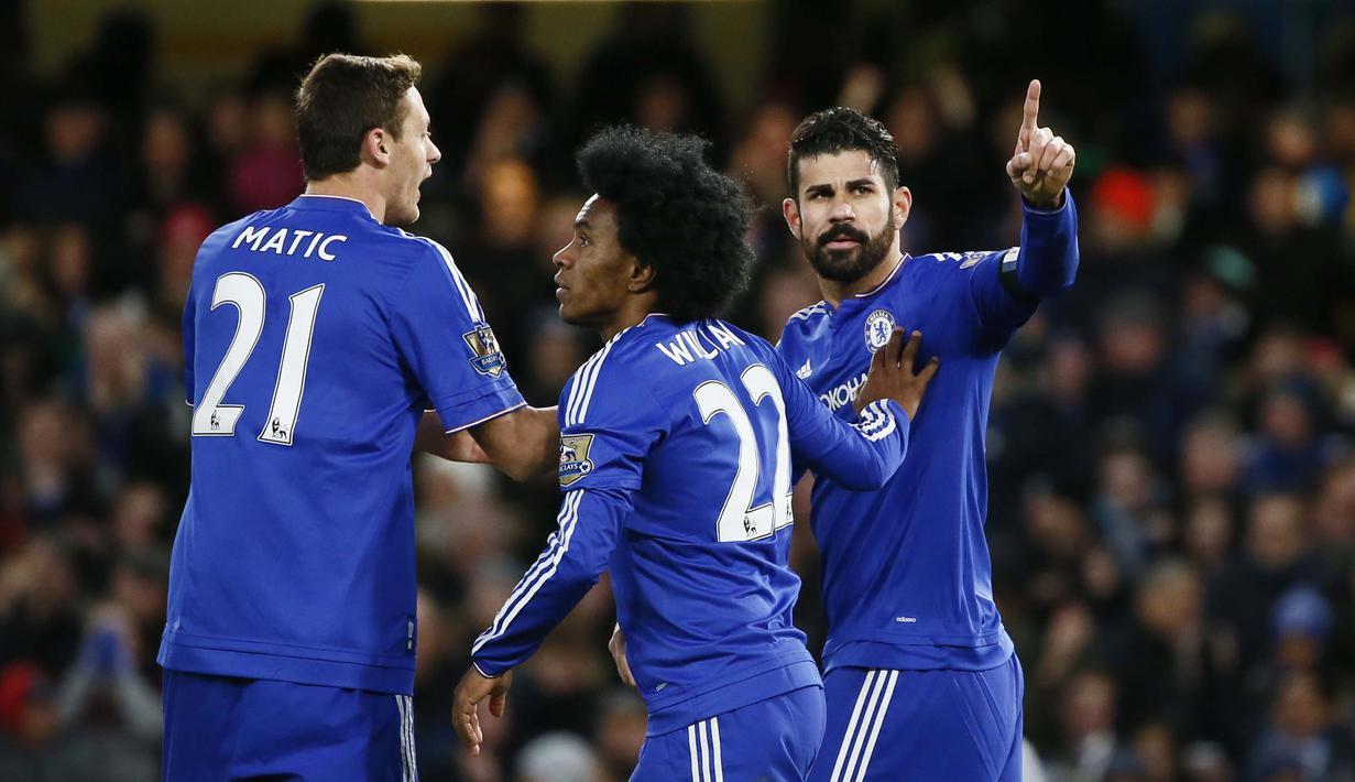 Pemain Chelsea Diego Costa (kanan) merayakan golnya ke gawang Norwich pada lanjutan Liga Premier Inggris di Stamford Bridge, London, Sabtu (21/11/2015).  (Reuters/Stefan Wermuth)
