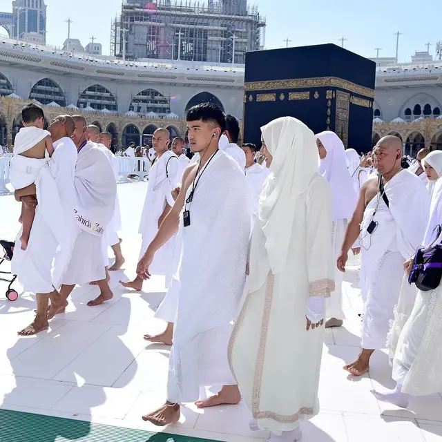 Umumkan Hamil ketika Umrah, Ini 6 Potret Erina Gudono dan Kaesang di Tanah Suci