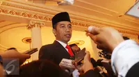 Presiden  Jokowi memberikan keterangan pers perihal insiden yang menimpa penyidik KPK, Novel Baswedan di Istana Merdeka, Jakarta, Selasa (11/4). Menurut Presiden, kejadian ini merupakan hal tragis. (Liputan6.com/Angga Yuniar)