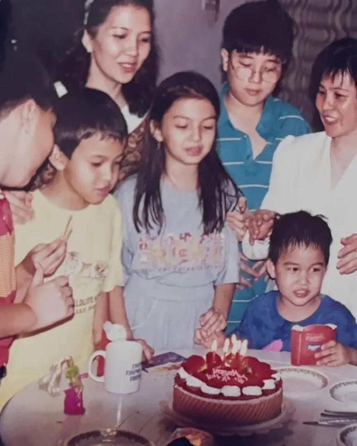 7 Potret Lawas Raline Shah Bareng Dua Adik Saat Kecil, Peringati Hari Saudara