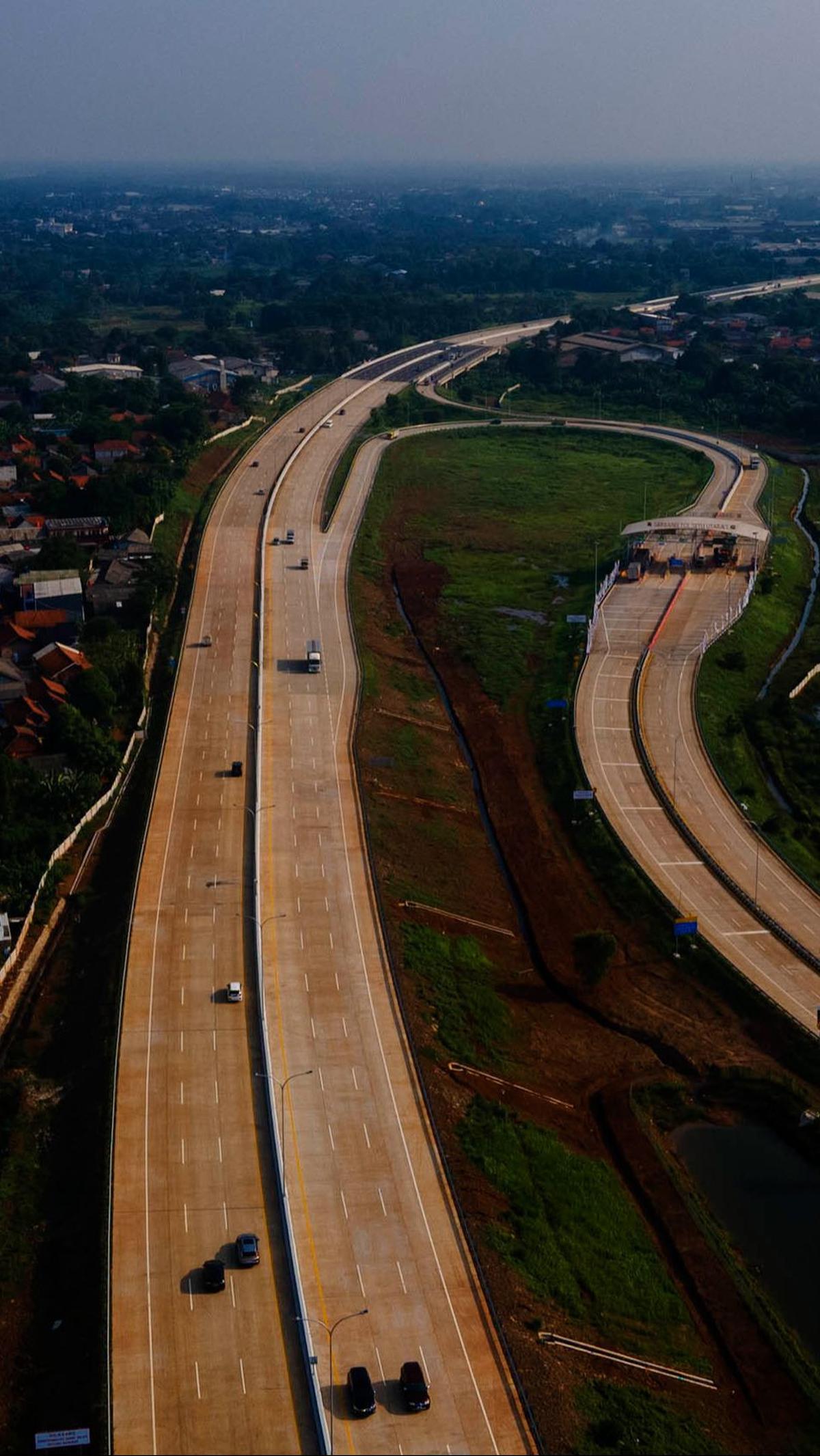 Dalam rangka sosialisasi, pihak pengelola akan menggratiskan Tol Cimanggis-Cibitung hingga akhri Juli 2024 mendatang.&nbsp;Foto: Merdeka.com/Imam Buhori