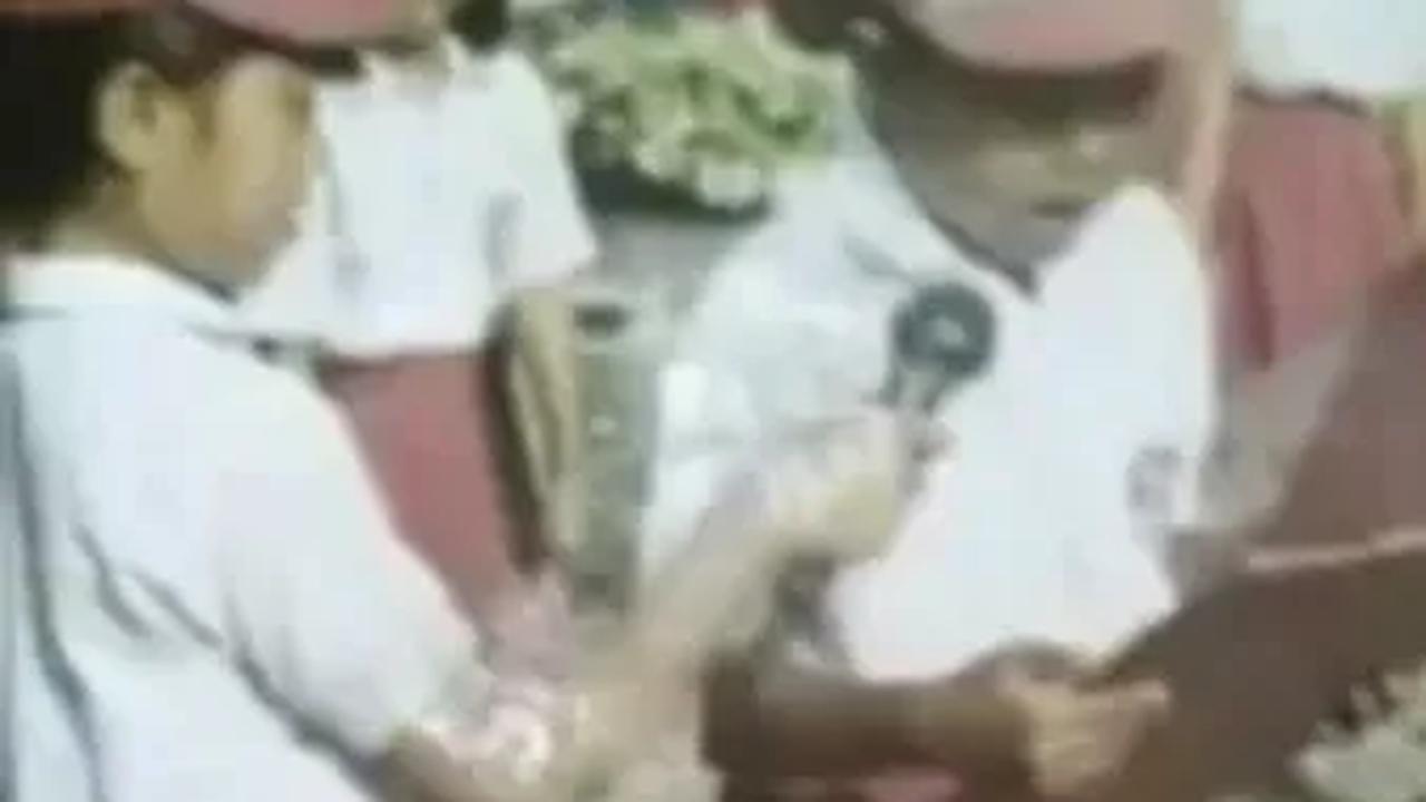 Perkembangan zaman yang cepat membuat gaya anak muda terus mengalami perubahan. Penampilan saat ini menjadi tolok ukur eksistensi mereka di tengah masyarakat. <br>