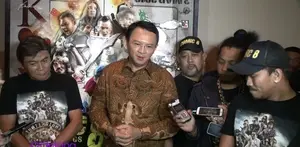 Ahok merupakan salah satu pejabat yang mendukung perfilman Indonesia. Hadir nonton Comic 8: Casino Kings Part 2  di bioskop,  Ahok punya pesan agar masyarakat harus nonton film Indonesia.