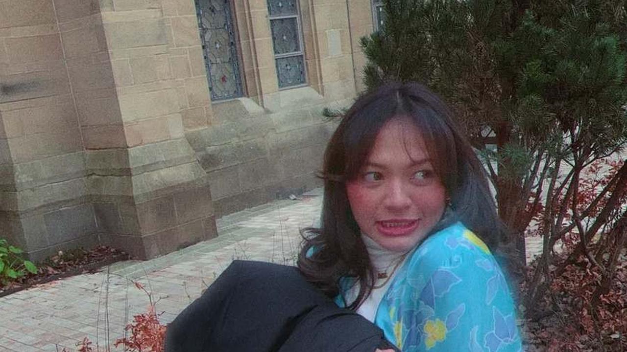 7 Potret Amel Carla Hadiri Wisuda S2 Hukum Kakaknya di Luar Negeri, Dipuji Sekeluarga Cerdas Semua