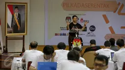 Ketua KPU Husni Kamil Manik memberikan arahan kepada peserta Apps Challange Code for Vote 4.0 di Kantor KPU, Jakarta, Minggu (8/11). Menyambut Pilkada Serentak 9 Desember 2015, KPU dan Perludem menggelar kompetisi (Liputan6.com/Faizal Fanani)