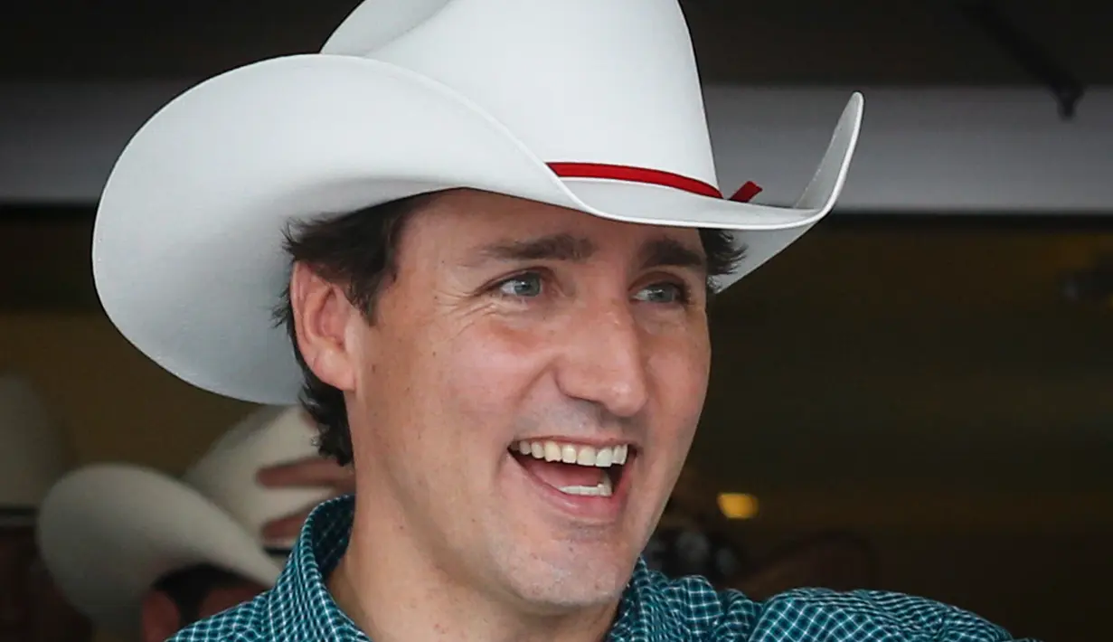 Perdana Menteri Kanada Justin Trudeau saat menghadiri makan pagi bersama dalam acara Calgary Stampede di Calgary, Alberta, Kanada (15/7). Festival dan pameran ini diadakan setiap bulan Juli di Calgary, Alberta. (Jeff McIntosh / The Canadian Press via AP)