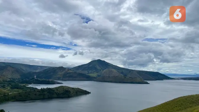 Pemandangan Danau Toba dari Bukit Holbung (Reza EFendi/Liputan6.com
