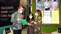 Presiden Direktur & CEO Manulife Indonesia, Ryan Charland (Kiri).  PT Asuransi Jiwa Manulife Indonesia (Manulife Indonesia) mengantongi pendapatan bersih premi asuransi Rp 12,1 triliun, naik 42 persen pada 2021 dari 2020. Foto: Istimewa