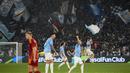 Para pemain Lazio melakukan selebrasi di penghujung  laga perempat final Coppa Italia 2023/2024 saat berduel dengan AS Roma di Stadio Olimpico, Kamis (11/1/2024) dini hari WIB. (AP Photo/Gregorio Borgia)