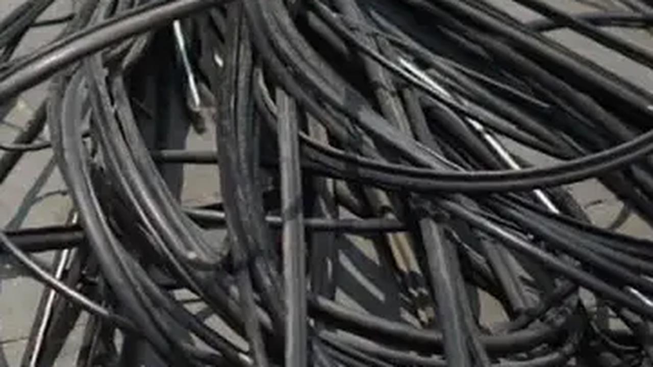 Serupa Tapi Tak Sama, Ini Perbedaan Fiber Optik dan Kabel Listrik