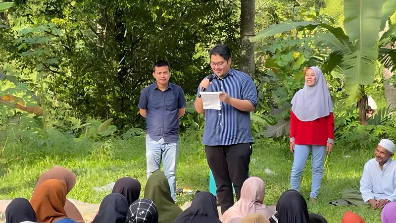 Anggota Komisi IV DPR RI Ravindra Airlangga menggelar pertemuan dengan para petani di Desa Cinagara, Kecamatan Caringin, Kabupaten Bogor (Istimewa)