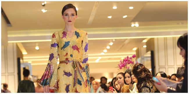 Kaftan Karya Ina Thomas di Galeries Lafayette Trunk Show