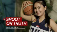 Berita video pebasket cantik yang juga artis, Vania Valencia, ditantang Bola.com untuk bermain Shoot or Truth. Seperti apa permainan itu? Seberapa hebat Vania menjawab tantangan itu?