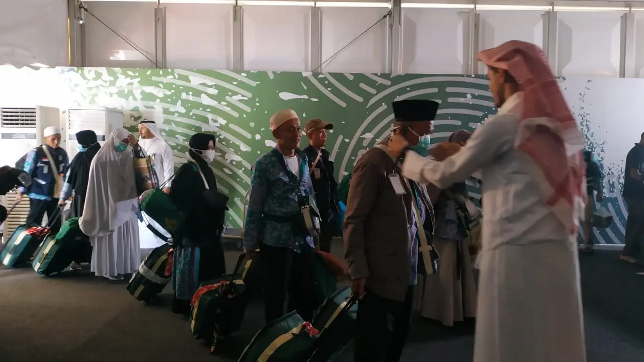 Jemaah haji Indonesia dilayani dengan jalur cepat Eyab di Bandara King Abdulaziz, Jeddah. Nurmayanti/Liputan6.com