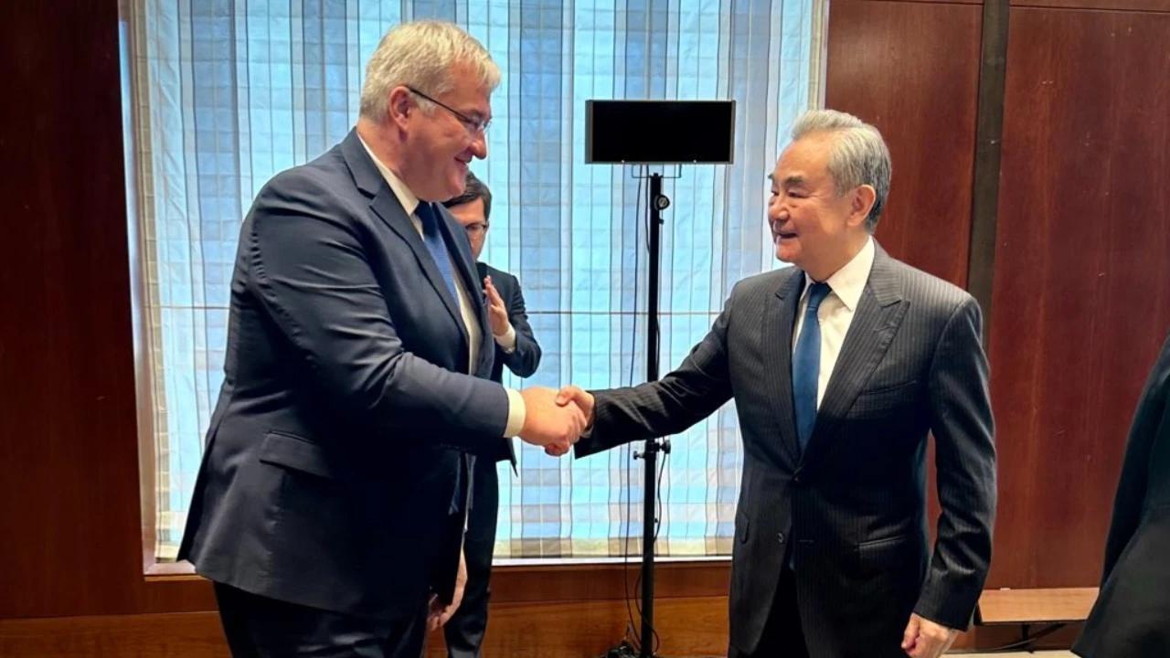 China Akan Kirim Bantuan Energi ke Ukraina