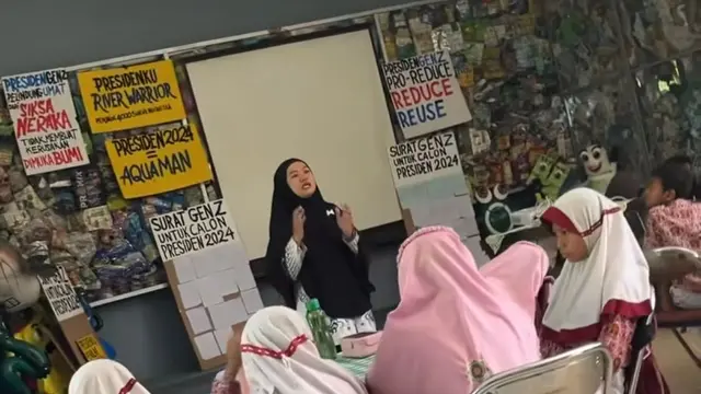 Pendidikan lingkungan harus dibuat secara menyenangkan agar makin mudah dipahami oleh semua kalangan