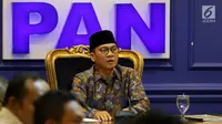 Ketua F-PAN DPR Yandri Susanto saat menerima Gerakan Aliansi Menolak Pertambangan Gunung Gede dan Merdeka Banten di Jakarta, Rabu (20/3). Masyarakat berharap permasalahan Gunung Gede dan Gunung Merdeka cepat terselesaikan. (Liputan6.com/JohanTallo)