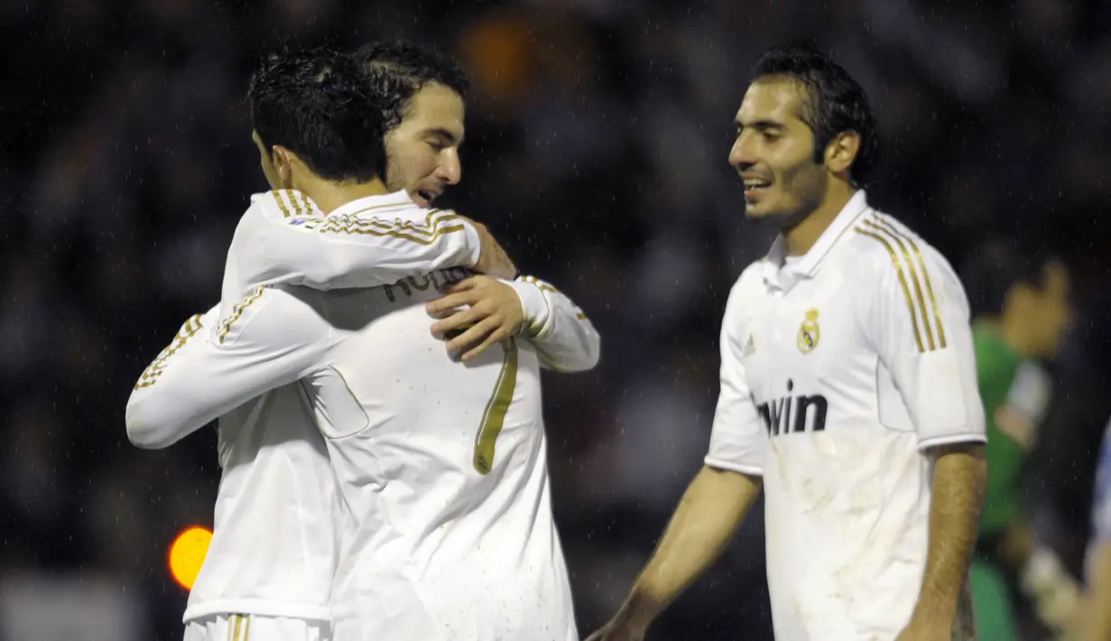 1. Real Madrid - Musim 2011/2012 menjadi sksi kedigdayaan Real Madrid menjuarai La Liga dengan poin fantastis. 100 poin diraih pasukan yang diarsiteki Jose Mourinho kala itu. (AFP/Miguel Riopa)