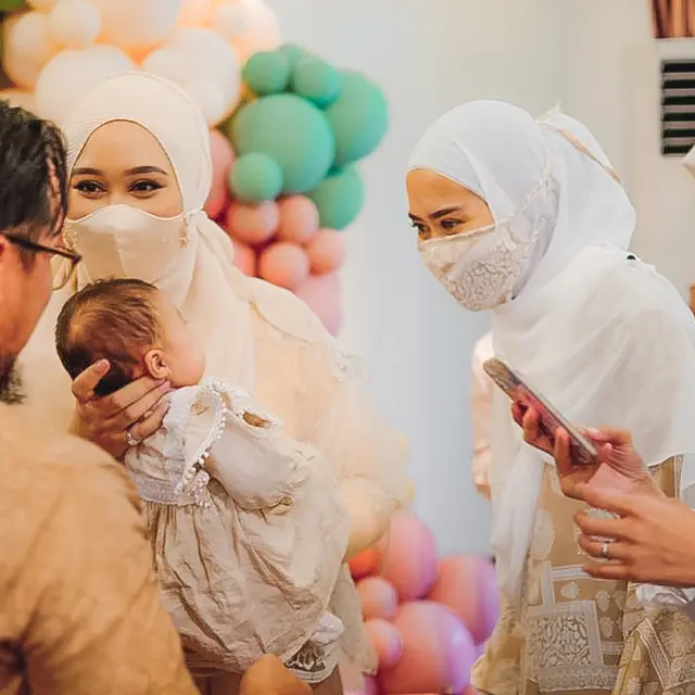 7 Momen Akikah Baby Rumi Anak Dian Pelangi, Berlangsung Khidmat