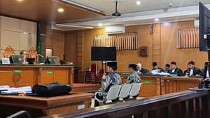 Jaksa Tuntut Bupati Bekasi Nonaktif Ade Kuswara 7 Tahun