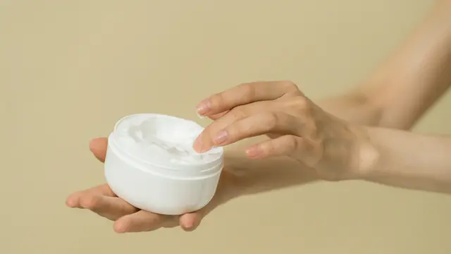 Sering Ganti Skincare Bikin Kulit Mudah Iritasi? Ini Cara Tepat Menjaga Skin Barrier