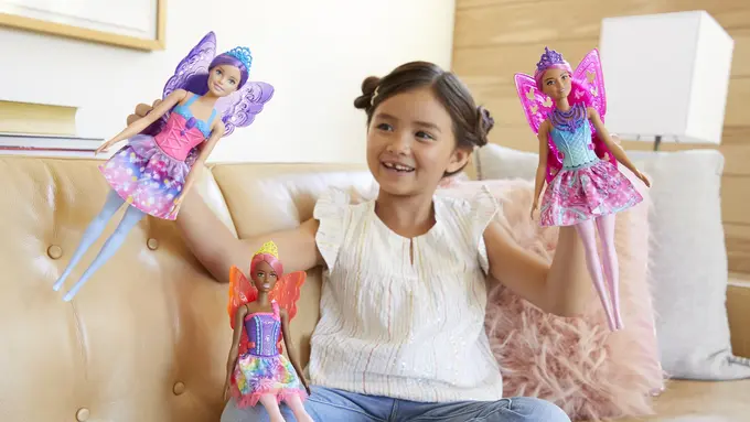 Bermain boneka Barbie/dok. Barbie