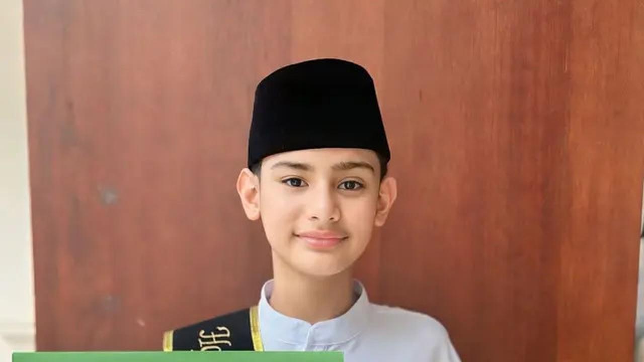 6 Potret King Faaz Wisuda Juz 28 Jelang Idul Adha, Fairuz dan Sonny Septian Bangga