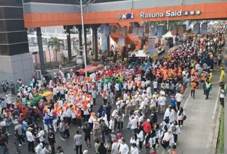 Sejumlah warga melakukan kegiatan saat Hari Bebas Kendaraan Bermotor (HBKB) atau Car Free Day (CFD) di kawasan Rasuna Said, Jakarta Selatan, Minggu 10 Mei 2026. (Antara)
