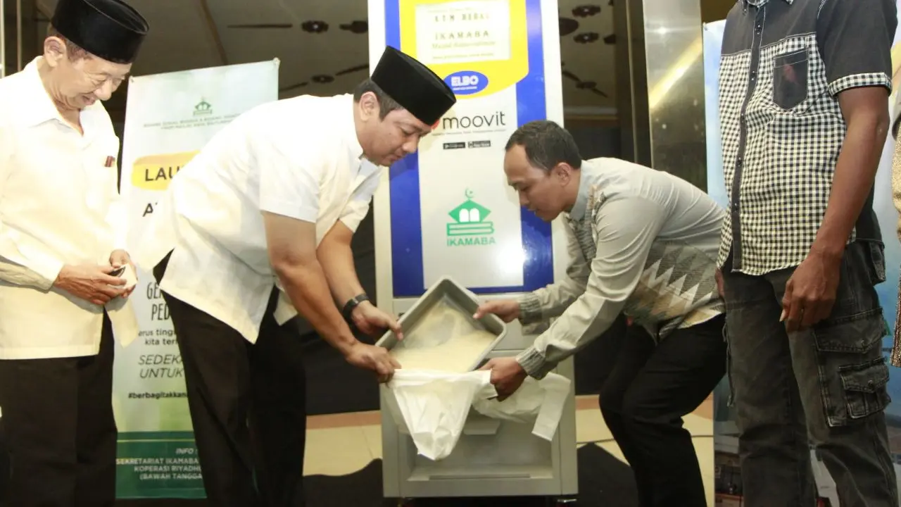 Mencegah Tragedi Antre Beras Dengan ATM Beras