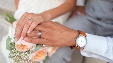 Kontoversial, Pria Ini Nikahi Pacar dan Mantan Istri Bersamaan